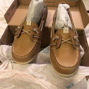 BRAND NEW koifish women’s sperrys